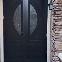  A beautiful door is still beautiful with an exceptional Vista security screen in Brentwood.